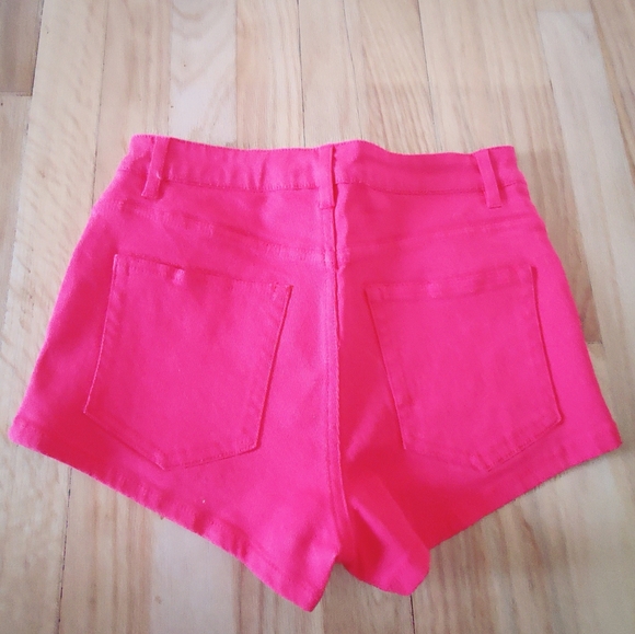 NWT H&M Red Distressed Denim High Waisted Shorts Women's Size 6 - Picture 4 of 8